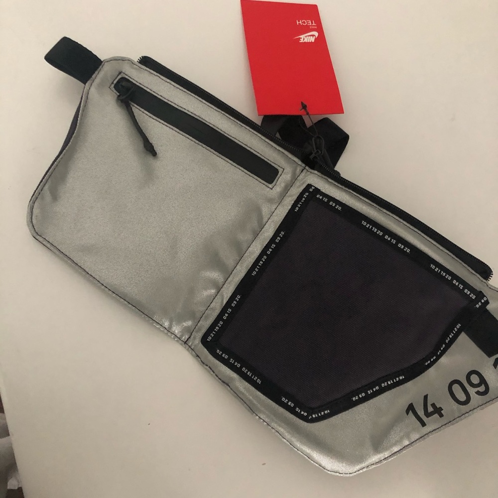 Nike tech fanny pack